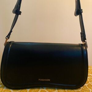 Black shoulder bag